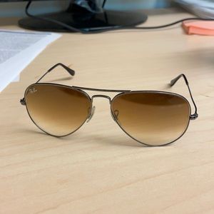 Unisex Ray-Ban aviator sunglasses
